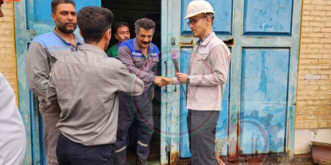 دیدار صمیمانه مدیرعامل شرکت پتروشیمی خوزستان با کارگران