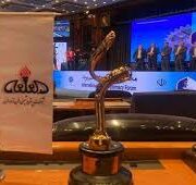 اهدای تندیس مجمع جهانی دیپلماسی برند به مدیرعامل پتروشیمی فن‌آوران