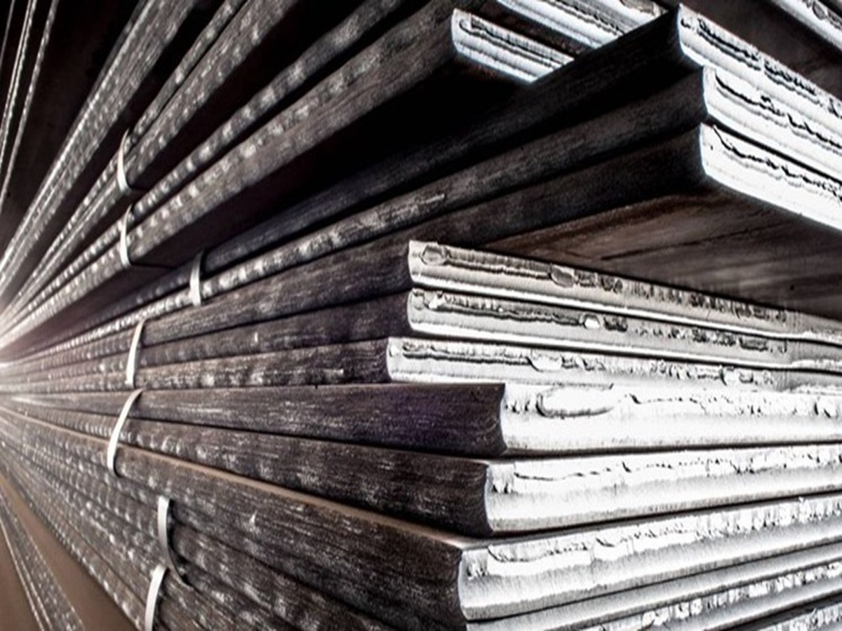 ریزش ۹۷ درصدی درآمد حاصل از فروش فولاد اکسین خوزستان؛ ارزش معامله فولاد اکسین خوزستان زمین‌گیر شد