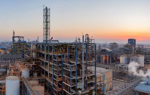 درخشش پتروشیمی مارون در برابر افت شدید سود شازند