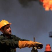 کاهش واقعی حقوق کارکنان صنعت نفت در سال جاری؛ افزایش مالیاتها بار دیگر زحمات کارکنان عملیاتی را بیپاسخ گذاشت
