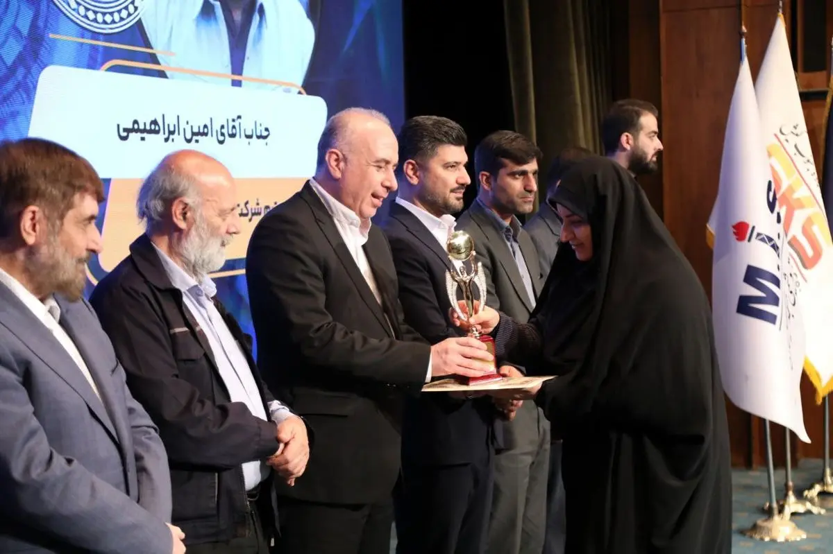 تندیس زرین رضایتمندی مشتری به فولاد خوزستان رسید