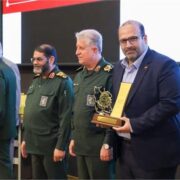 مدیرعامل شرکت فولاد خوزستان موفق به دریافت تندیس نشان ملی اقتصاد مقاومتی شد.