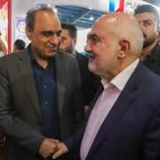 بازدید دکتر موالی‌زاده، استاندار خوزستان، به همراه جمعی از مدیران استان از غرفه فولاد اکسین خوزستان در نمایشگاه هفته دولت
