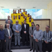 فوتبالیست‌های نیشکر با پرچم ایران راهی رقابت‌های جهانی دبی شدند