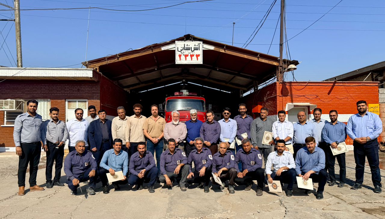 بمناسبت روز آتش‌نشانی و ایمنی برگزار شد؛ تجلیل مدیرعامل شرکت کشت و صنعت نیشکر هفت‌تپه از کارکنان پرتلاش مدیریت ایمنی، بهداشت و محیط زیست این شرکت