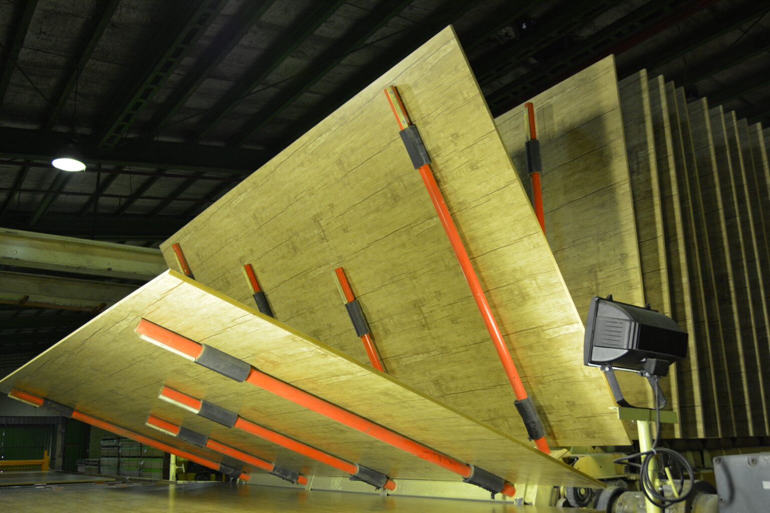 ثبت دستاورد تاریخی با تولید ۱۱۲ هزار مترمکعب ام.دی‌اف