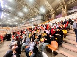 حضور زنان و دختران خوزستانی در ورزشگاه فولاد