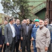 سید محمد اتابک، وزیر صنعت، معدن و تجارت پس از بازدید از بخش‌های تولیدی آسیب دیده شرکت فولاد خوزستان
