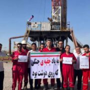 کارکنان شرکت ملی حفاری ایران خیابان را به محل کار خود بردند
