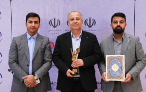مدیرعامل پتروشیمی فن‌آوران ماهشهر تندیس زرین چهره‌های نامی صنعت و اقتصاد کشور را دریافت کرد